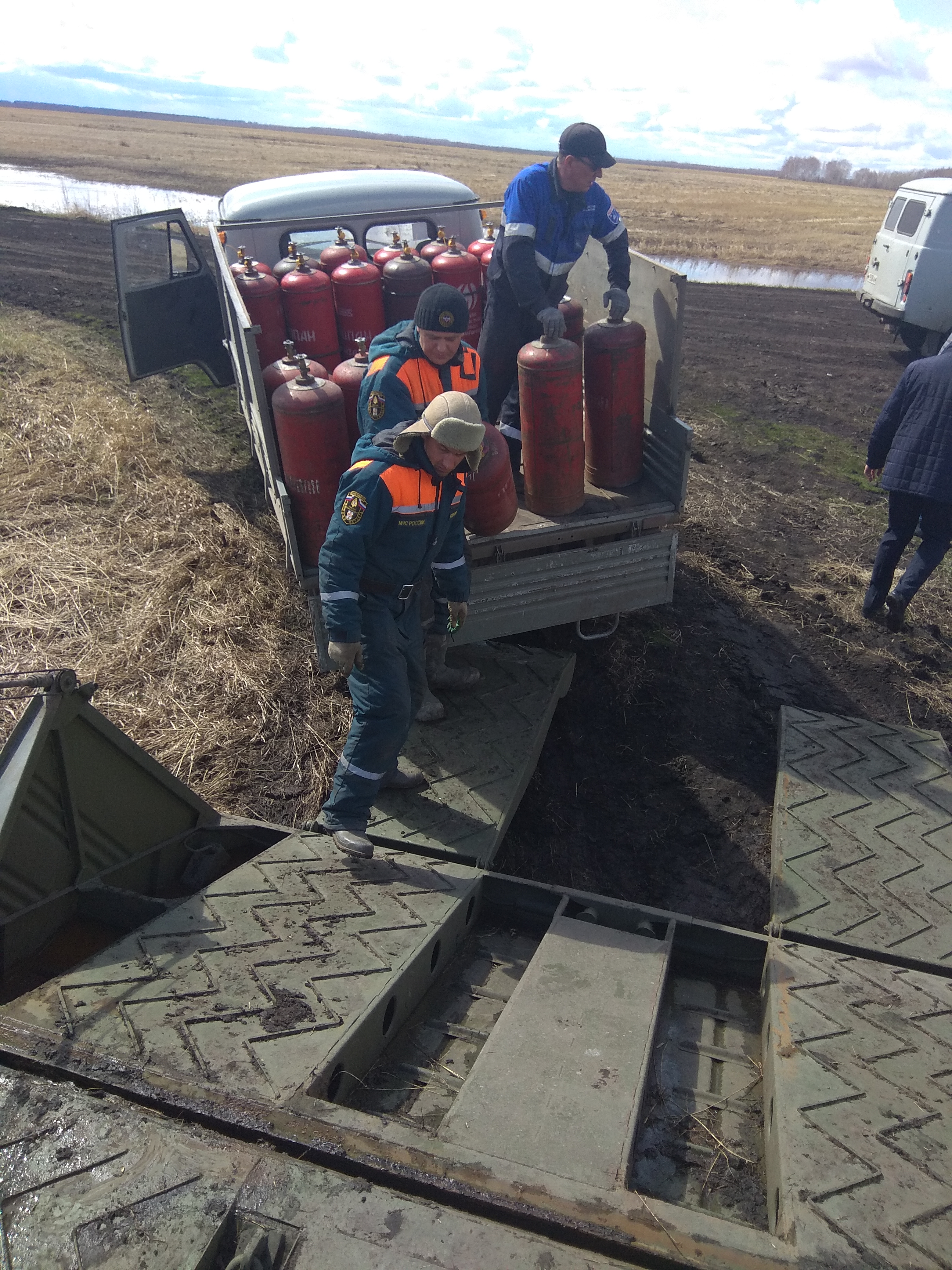 ООО «Омская областная газовая компания» приняла участие в спасательных операциях в затопленных районах области.